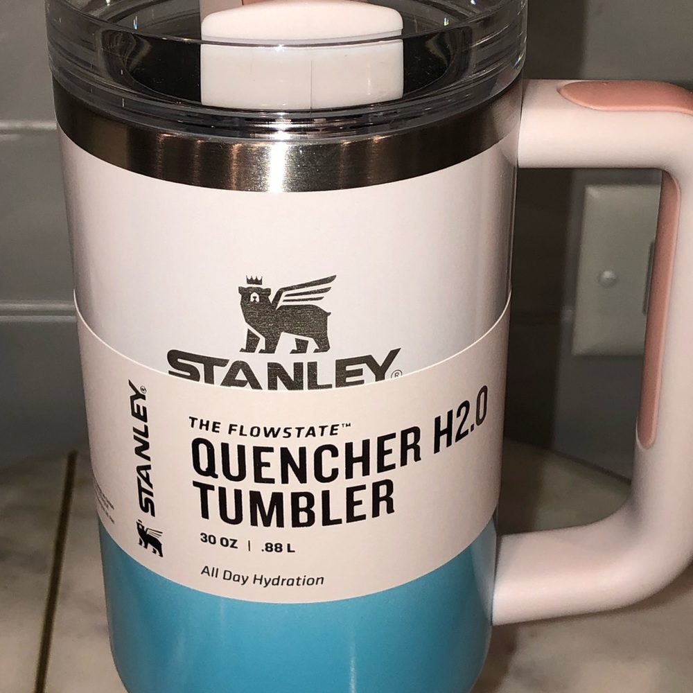 ✨NWT✨ Stanley 30 oz. Quencher H2.0 FlowState Tumbler Pool Ombré - Picture 9 of 12
